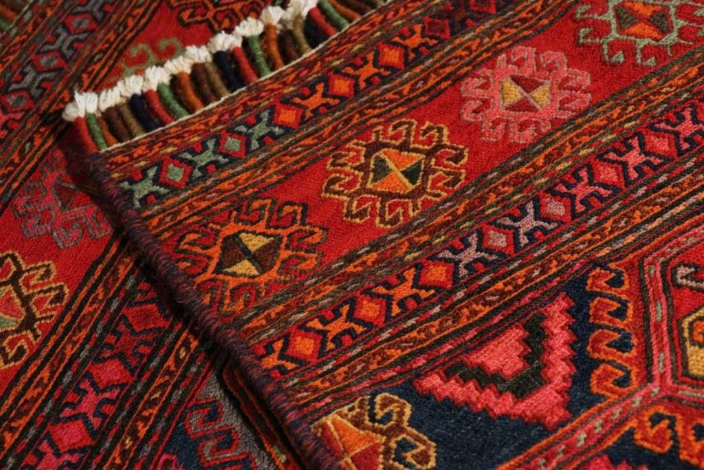 بررسی تفاوت های گلیم و جاجیم